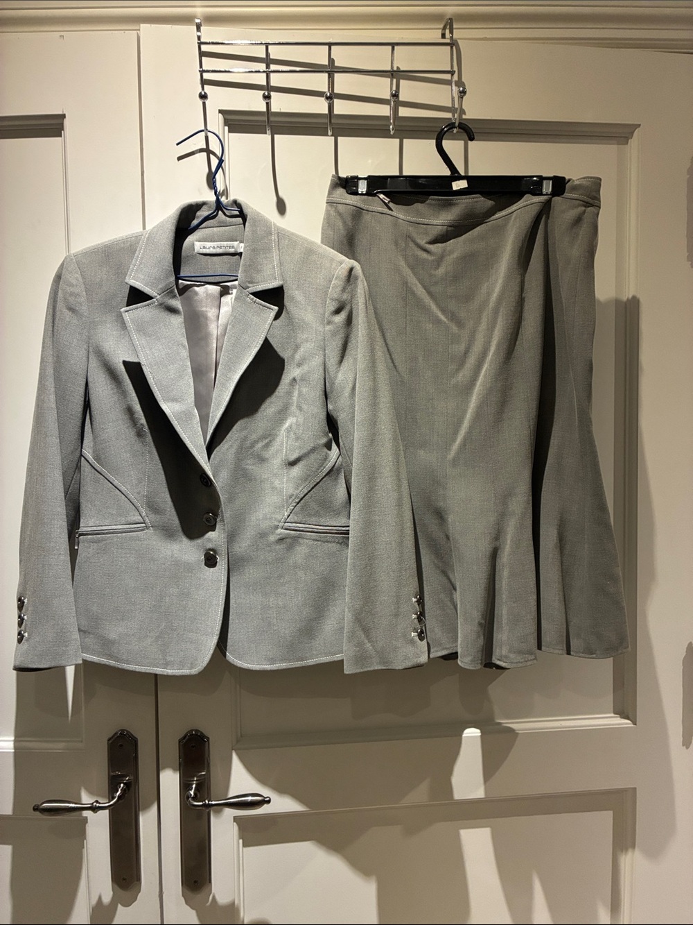 NWT Laura Petites Grey 2-Piece Skirt Suit Set Blazer Flared Skirt Size 8 👵MT